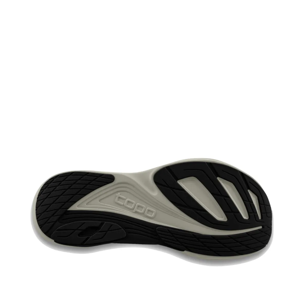 Topo Men's Ultrafly 5 Sneaker in Black/Charcoal Urban Classic Relax Motion