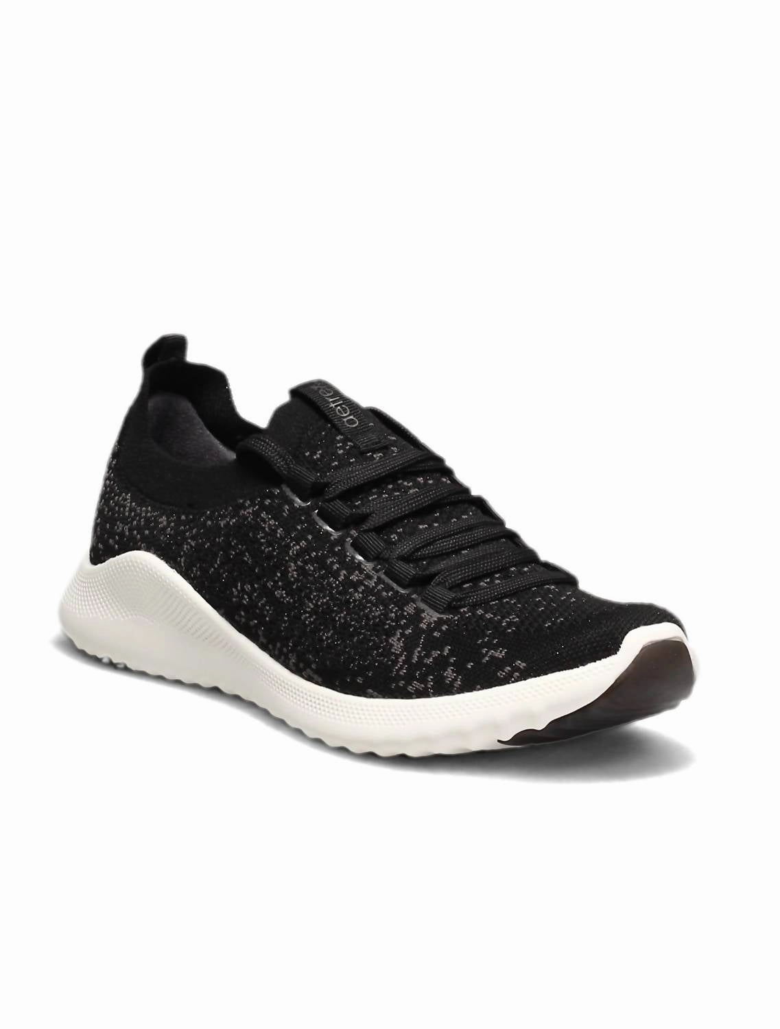 Dynamic Heel Cup Walk Time Women's Carly Sneaker In Black