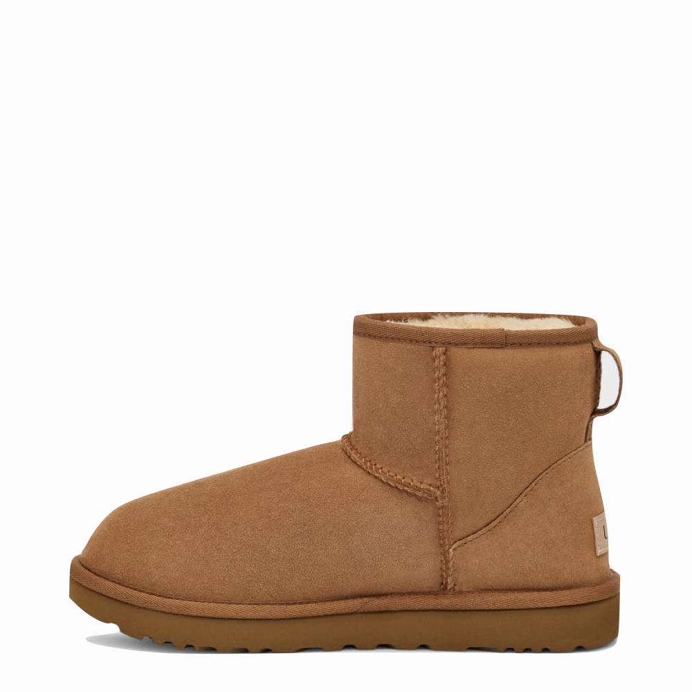 Versatile Design Weekend Mood UGG Women's Classic Mini II Sheepskin Boot in Chestnut