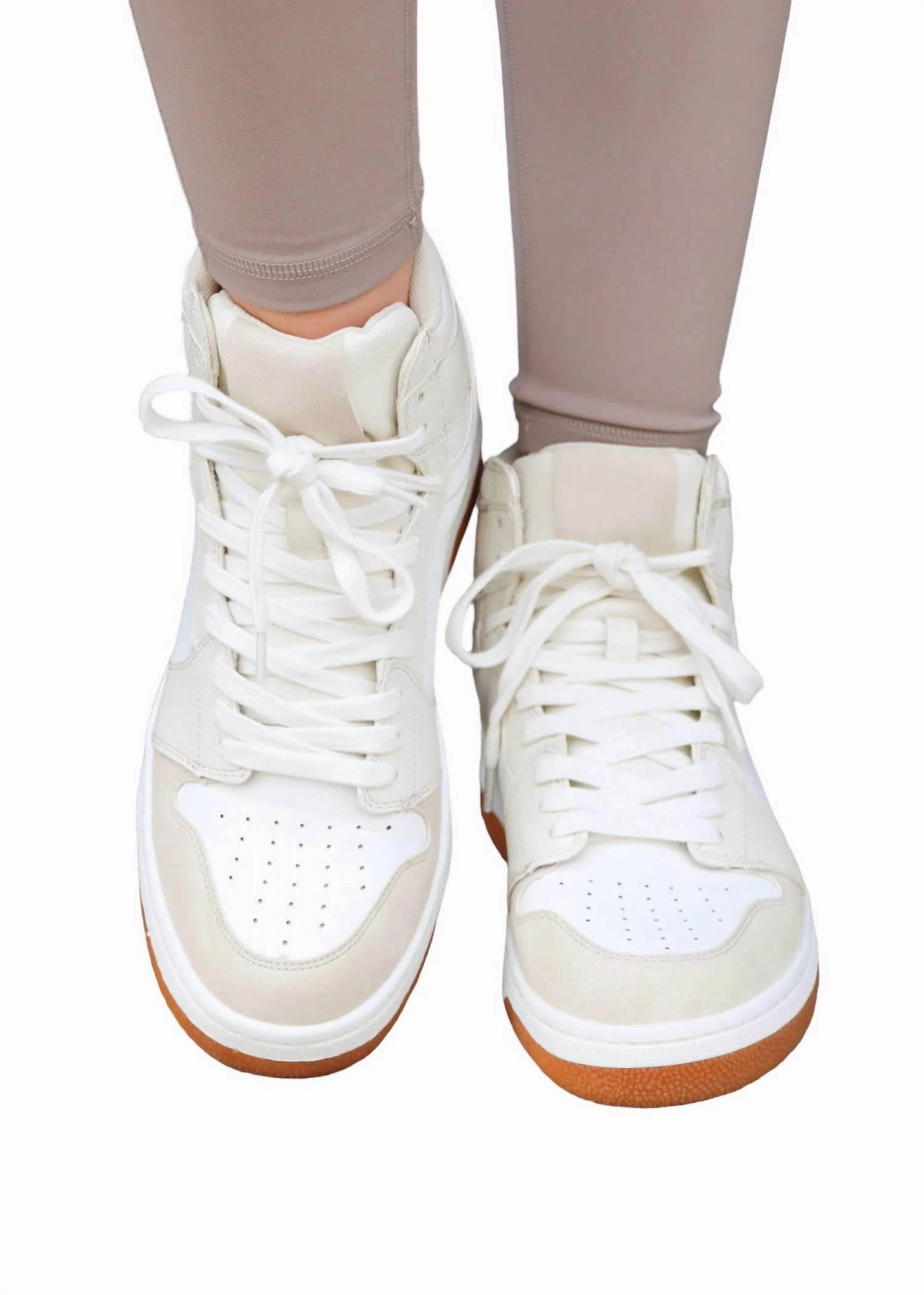 Women's Classic Sneaker In Bone/neutral Contoured Footbed High Quality