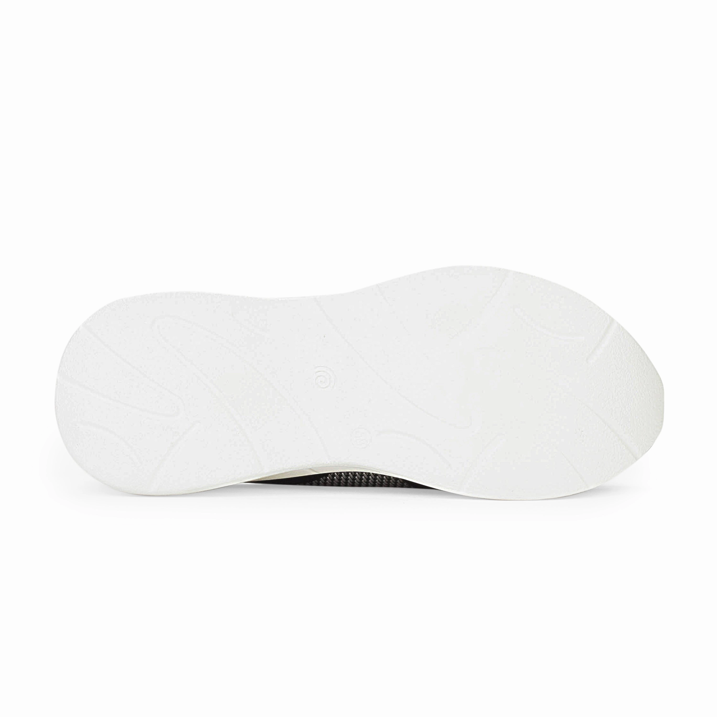 MIMI CLOG BLACK WHITE SNEAKERS Essential Fit Multi Directional Grip