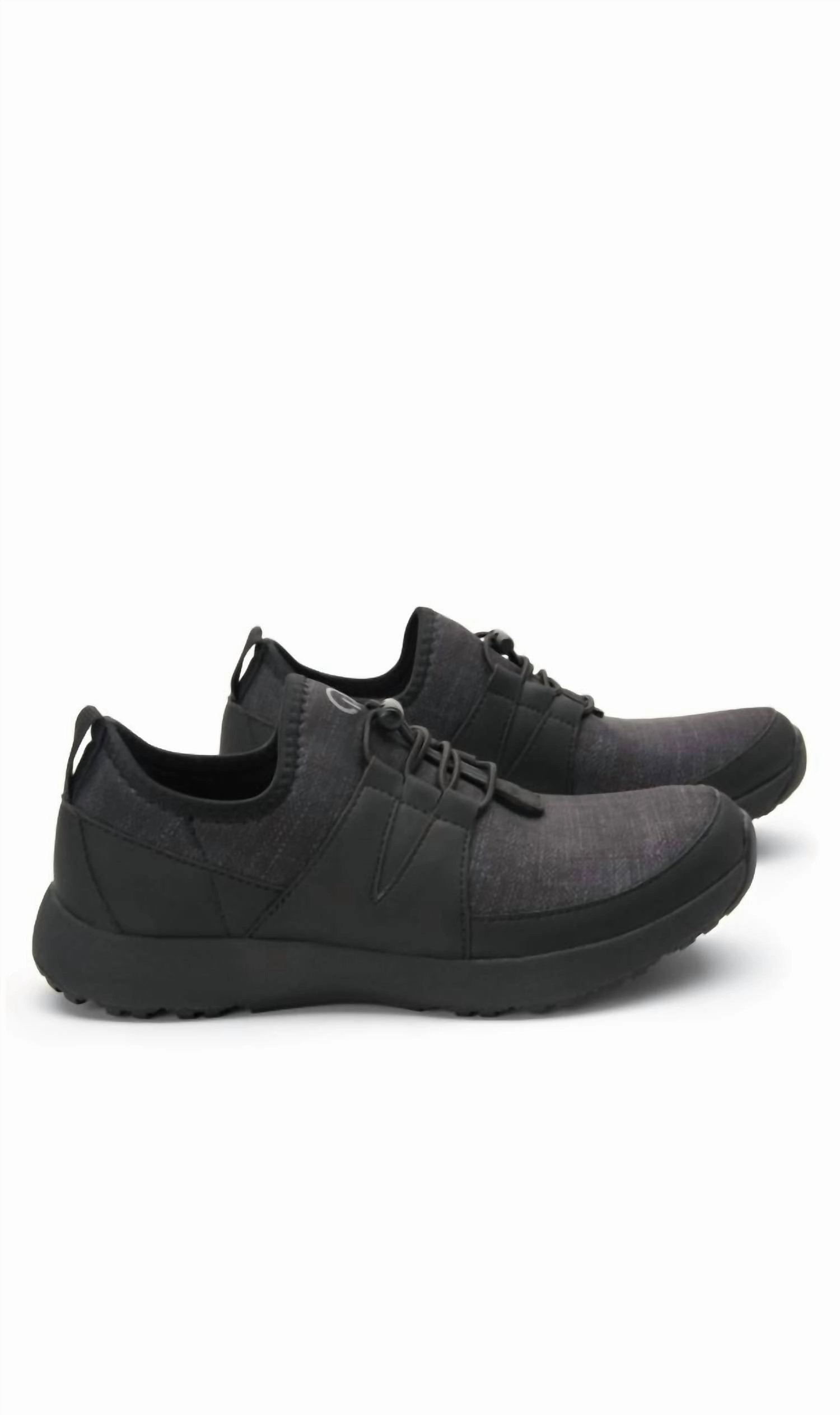 Quick Style Trail Style Women's Cynch Sneakers In Black