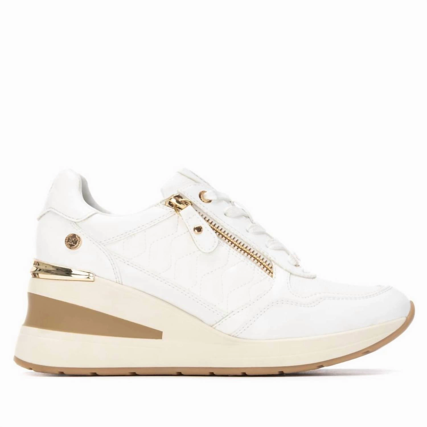 Women's 144380 Round Toe Sneakers In White Athletic Choice Balanced Walk