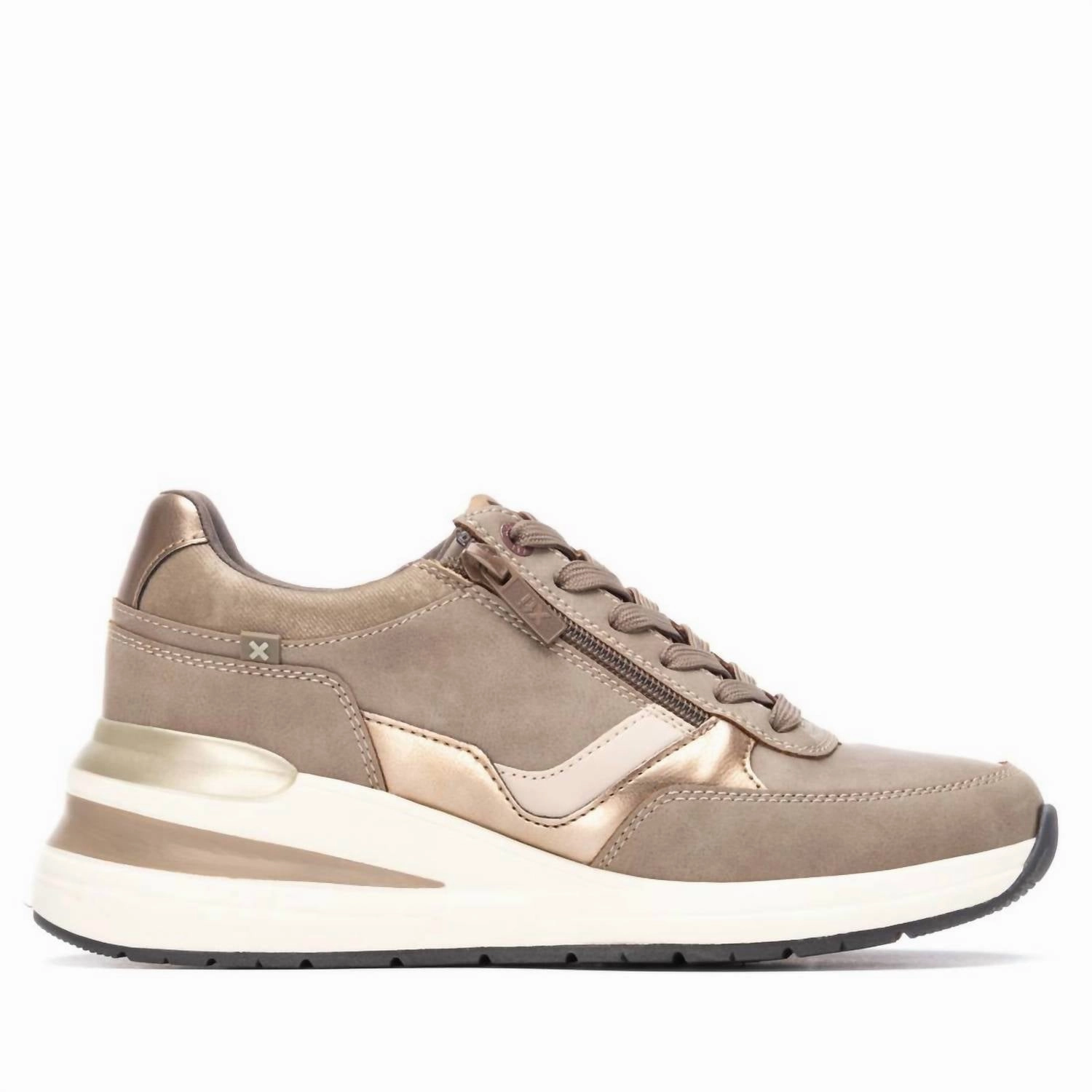 Carbon Fiber Relaxed Feel Women's 144628 Round Toe Sneakers In Taupe