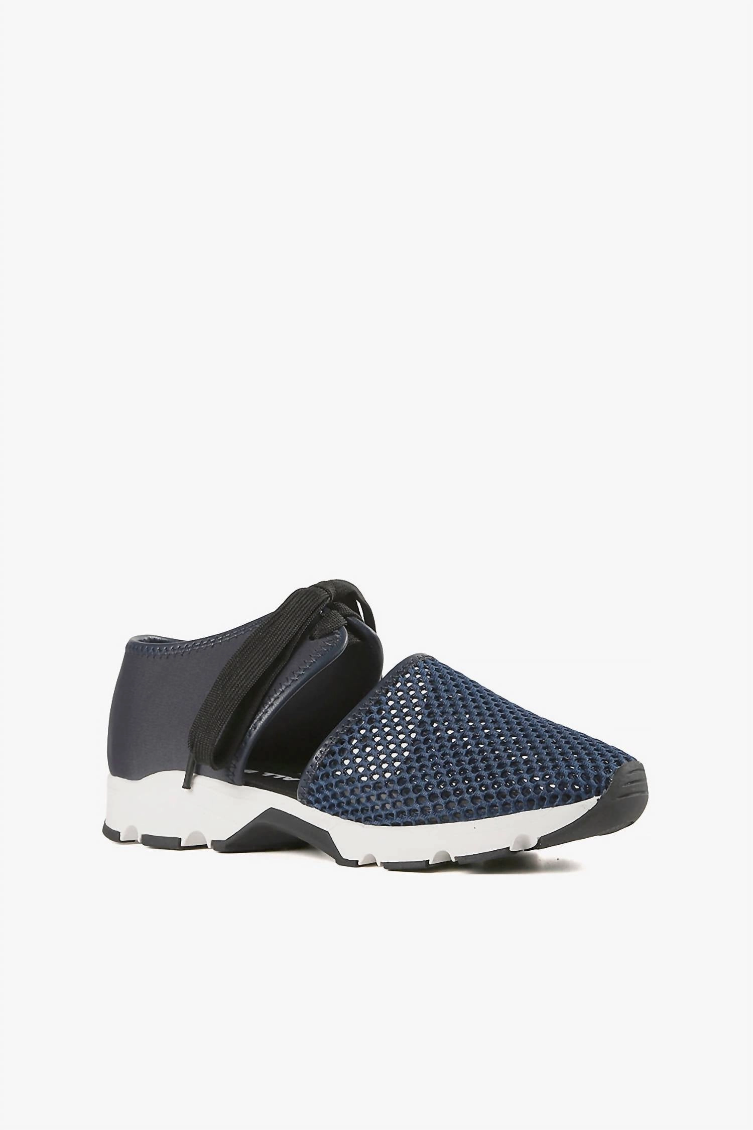 Women's Amazing Mesh Sneaker In Navy Weekend Comfort