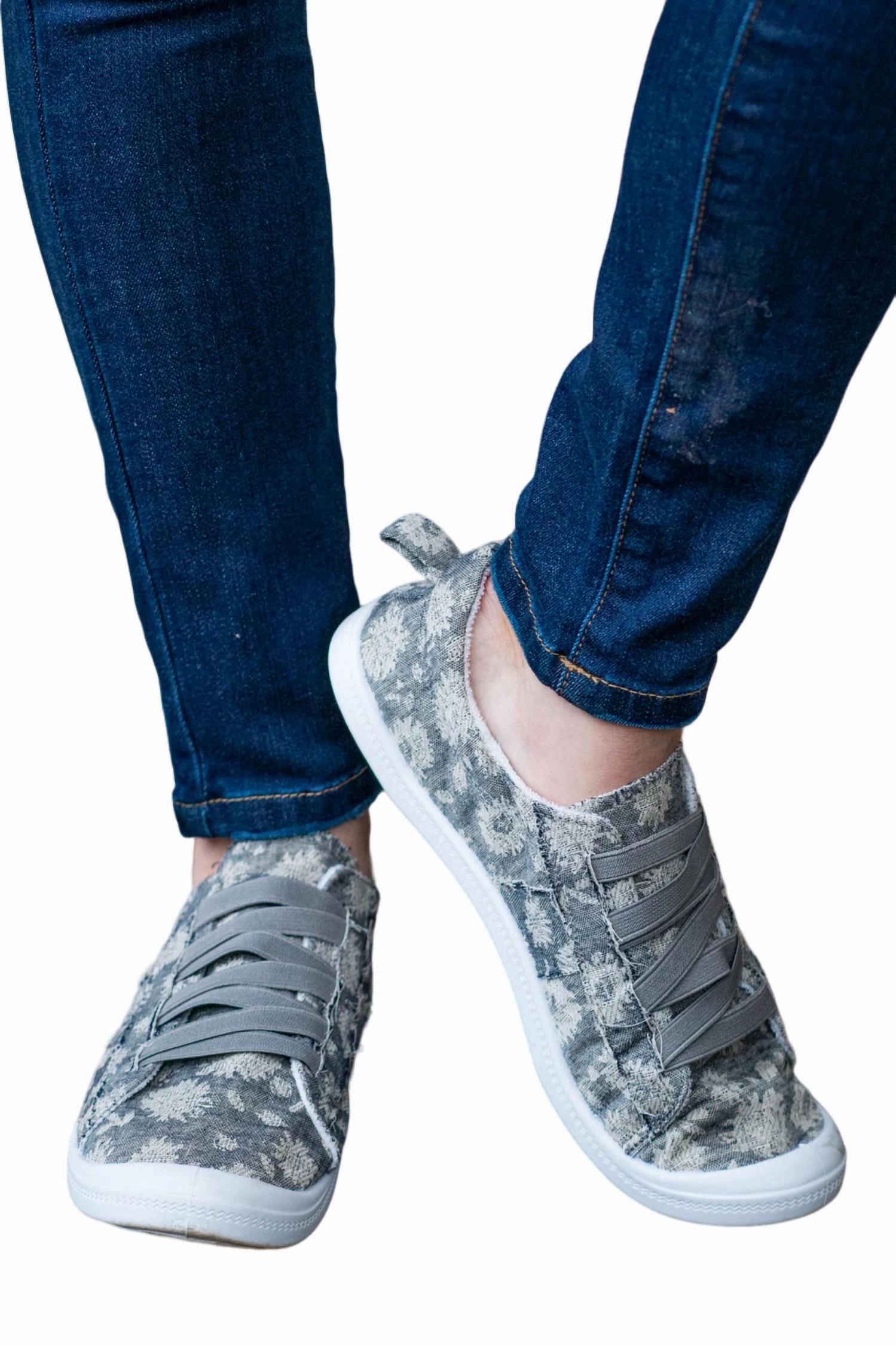 Easy Cushioning Women's Brayden Sneakers In Charcoal