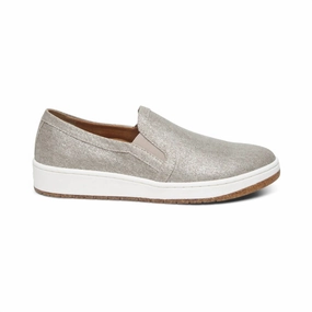 Seamless Uppers Dynamic Design Women's Cameron Sneakers In Taupe