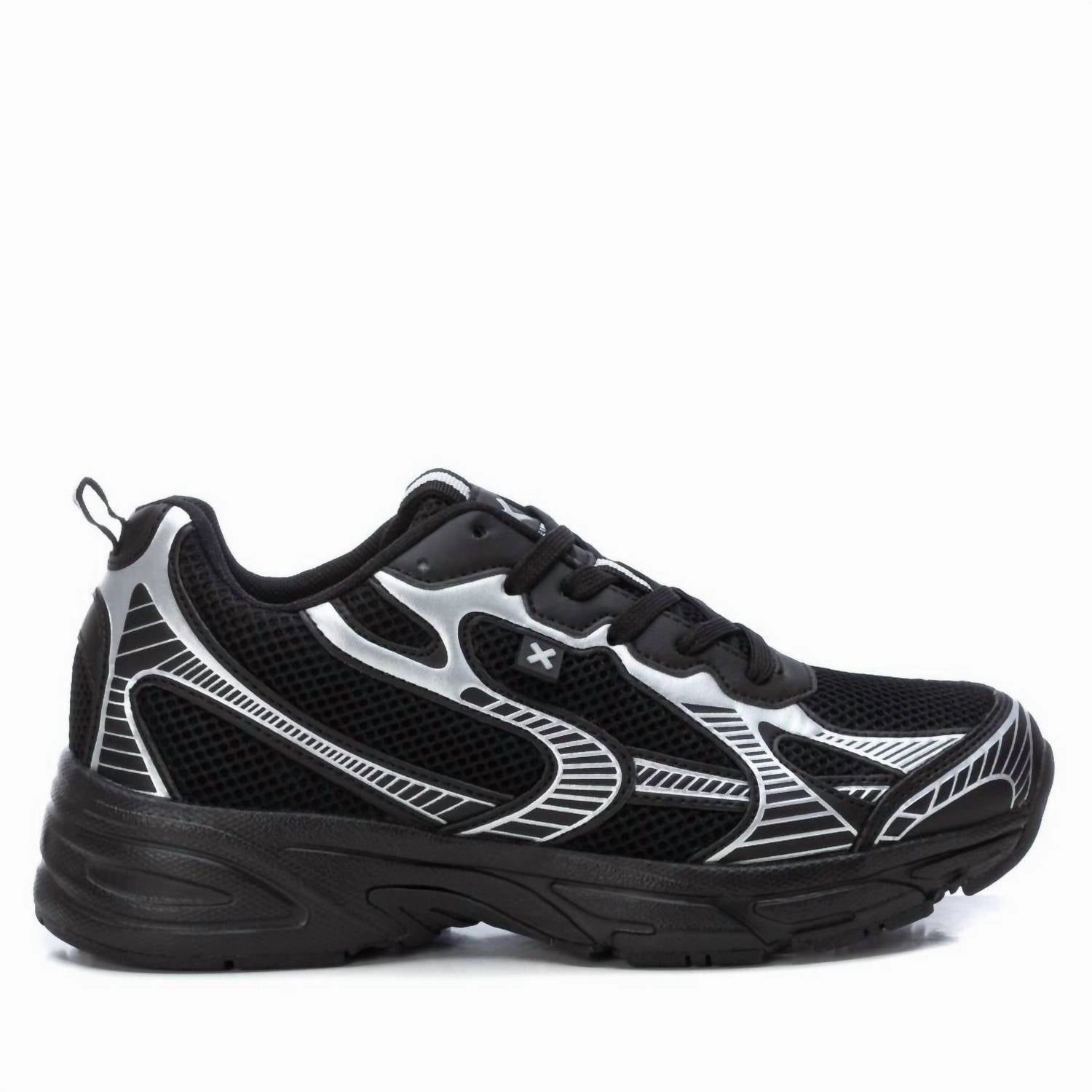 Women's Casual Sneakers In Black Non Slip Tread Pattern