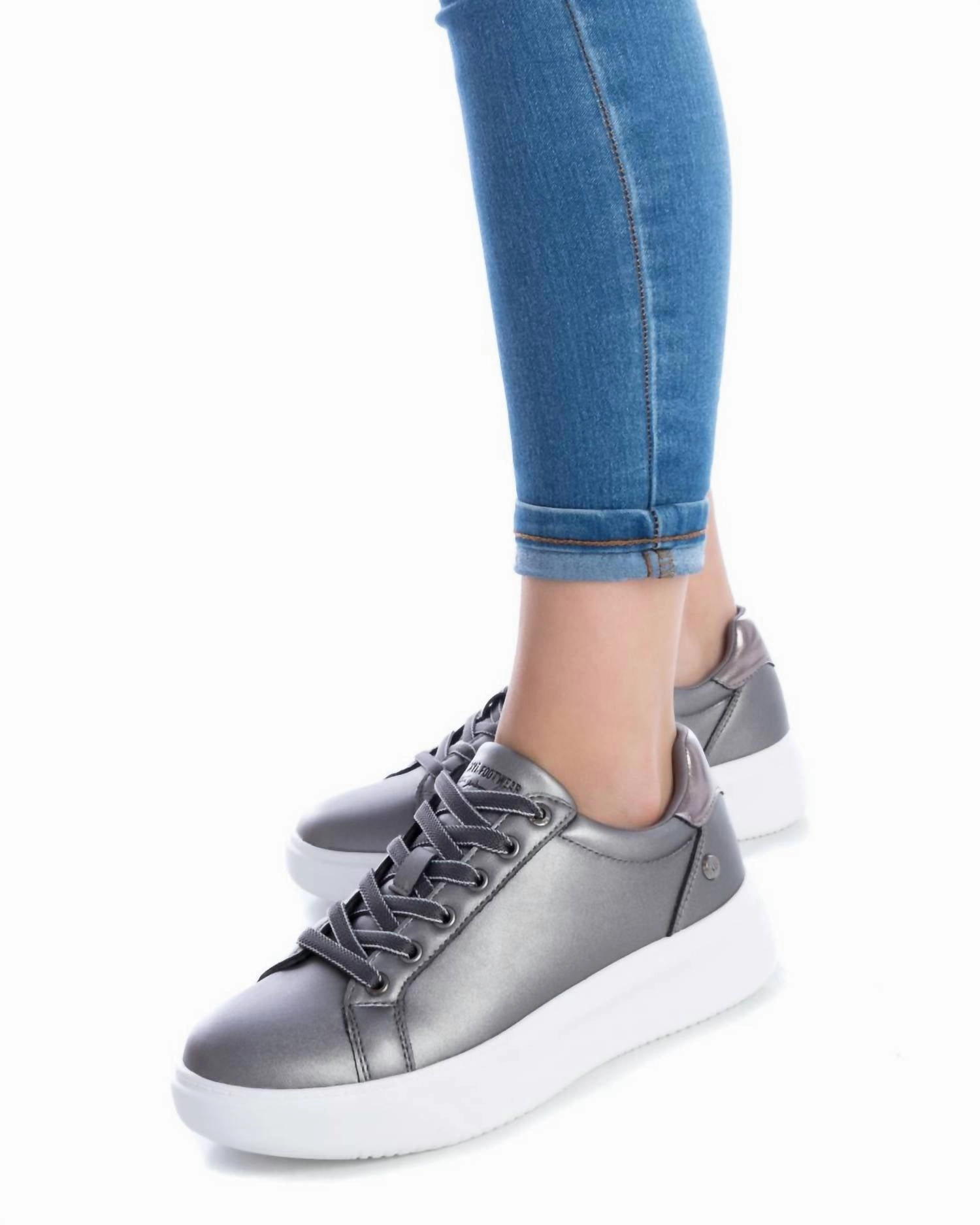 Women's Casual Sneakers In Silver Foam Comfort