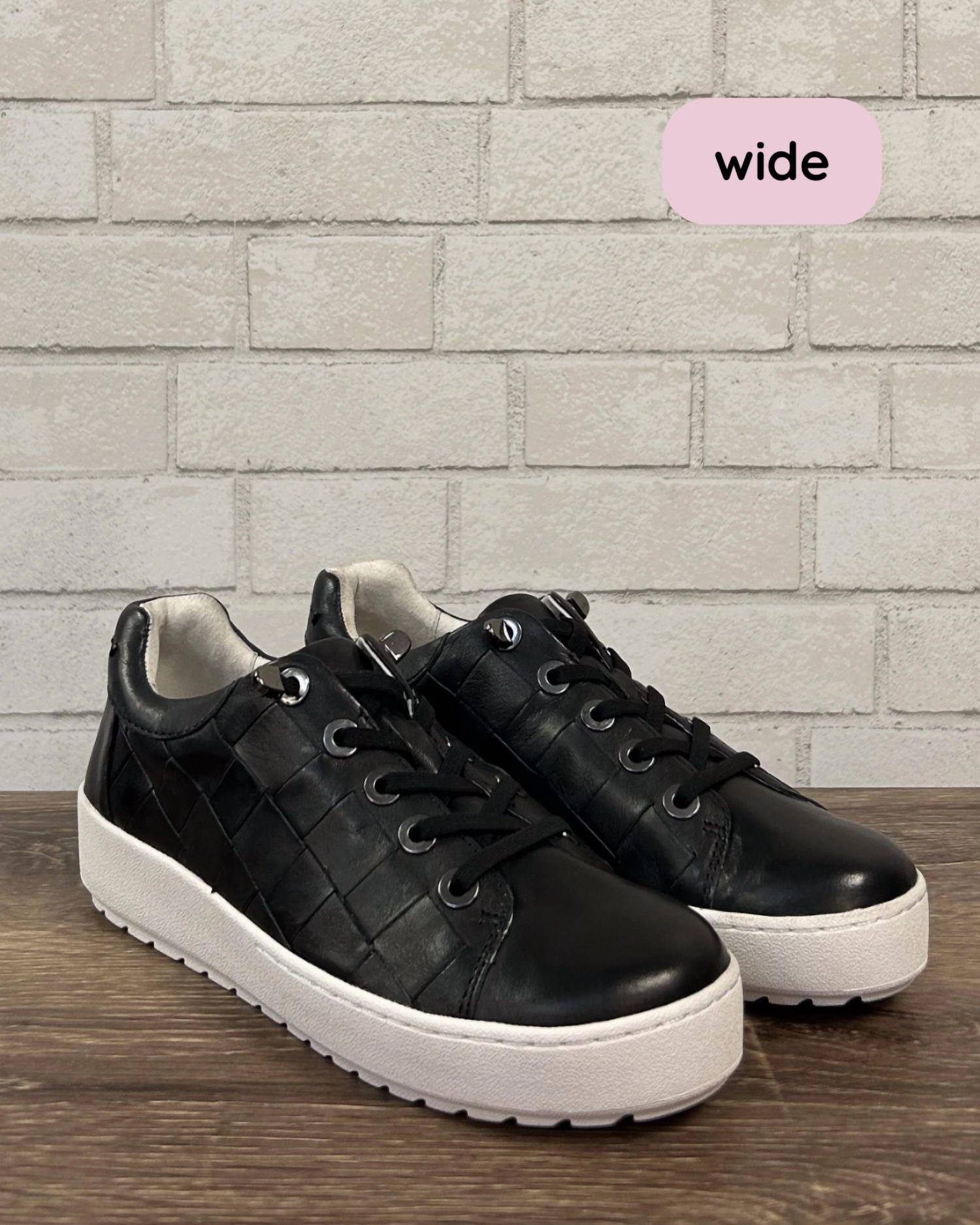Daily Go-To Walk Casual Women's Chloe Sneakers In Black