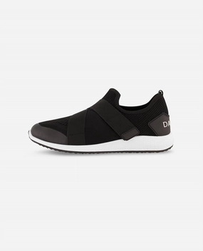Versatile Everyday Design Women's Encourage Strap Sneaker In Black