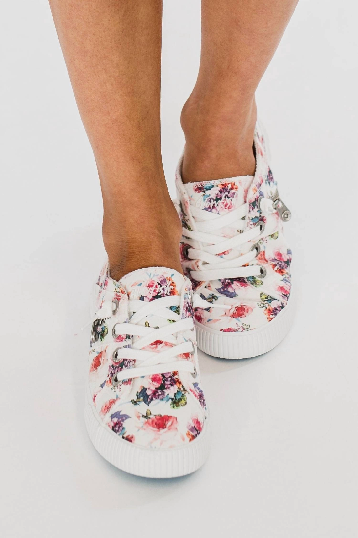 Impact Dispersion Layer Outdoor Ready Women's Fruit Sneaker In Off White Starbella Print