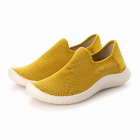 Move Smooth Stitch Down Construction Women's Gaia Low Top Shoes In Mustard