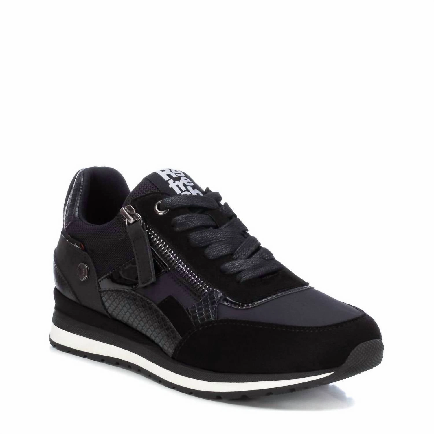 Sporty Women's Lace-Up Sneakers In Black