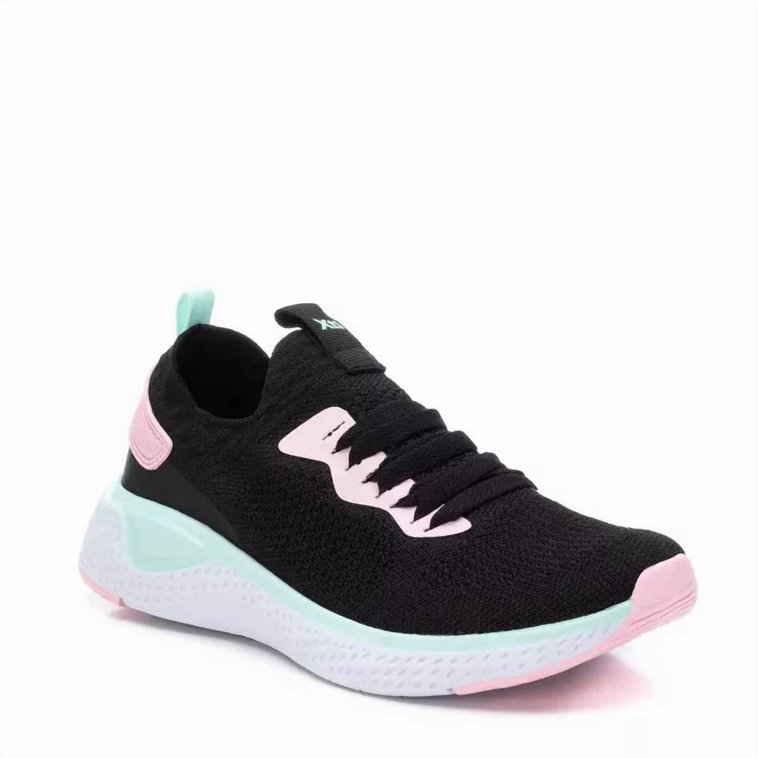 Women's Lace-Up Sneakers In Black orthopedic