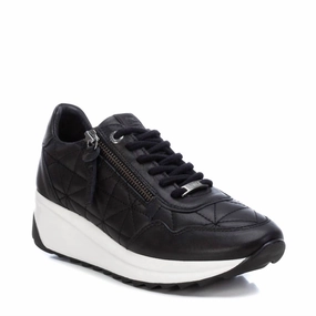 Women's Leather Sneakers In Black stretchy design