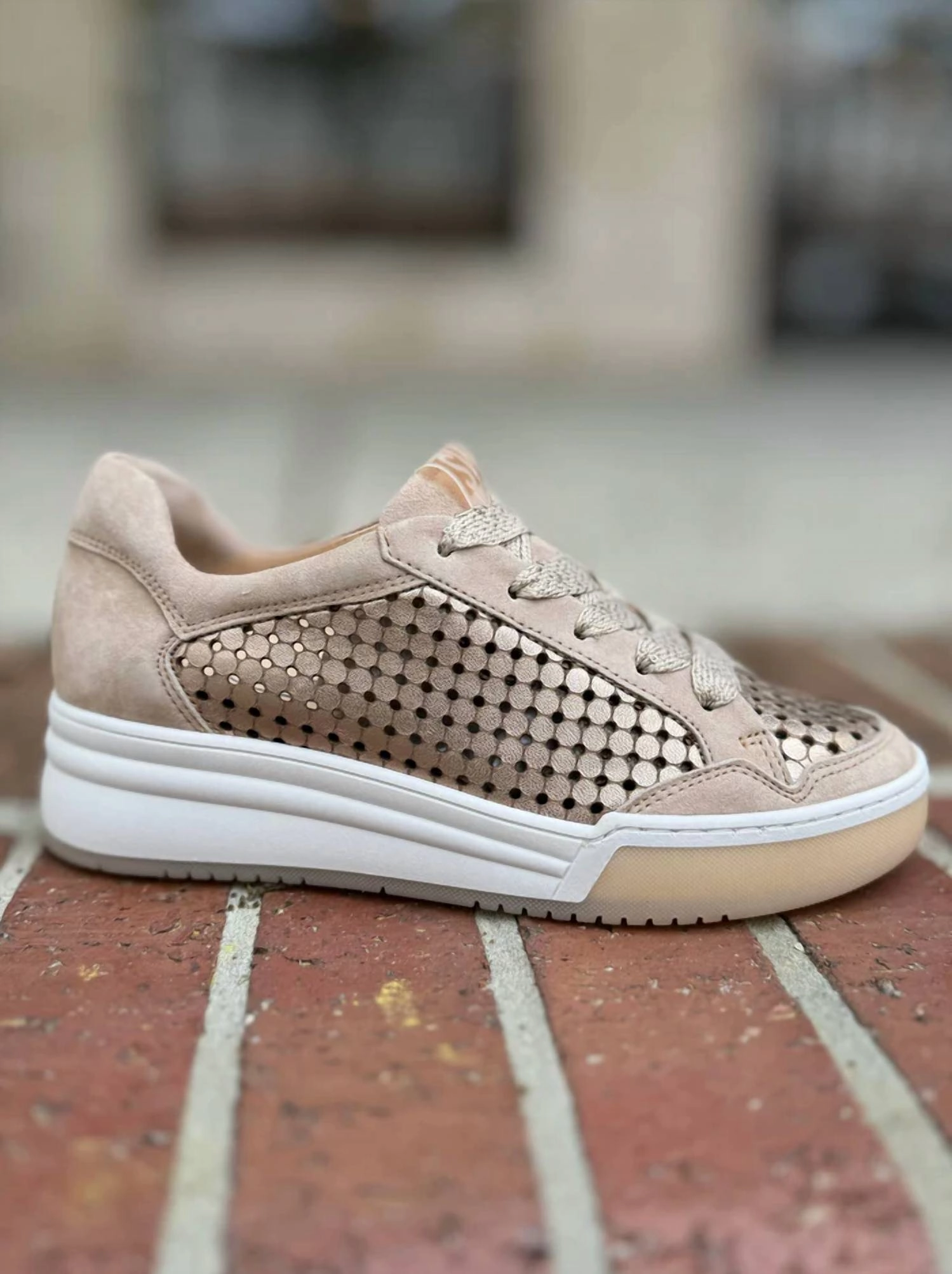 Women's Lua Sneaker In Taupe Relaxed Motion