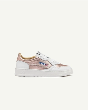 Maximum Support Women's Medalist Low Sneaker In White/copper