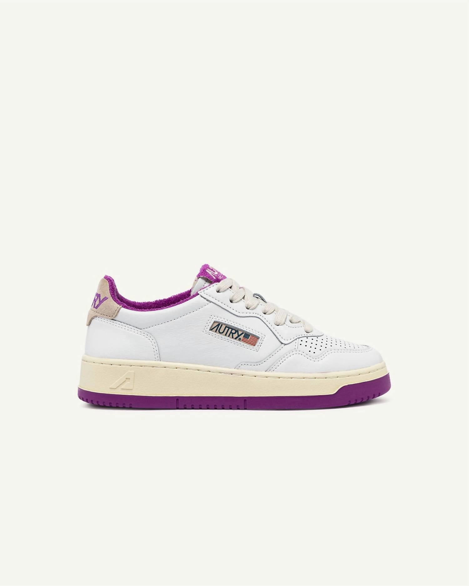 Subtle Texture Flex Grip Women's Medalist Low Sneakers In White Hvl