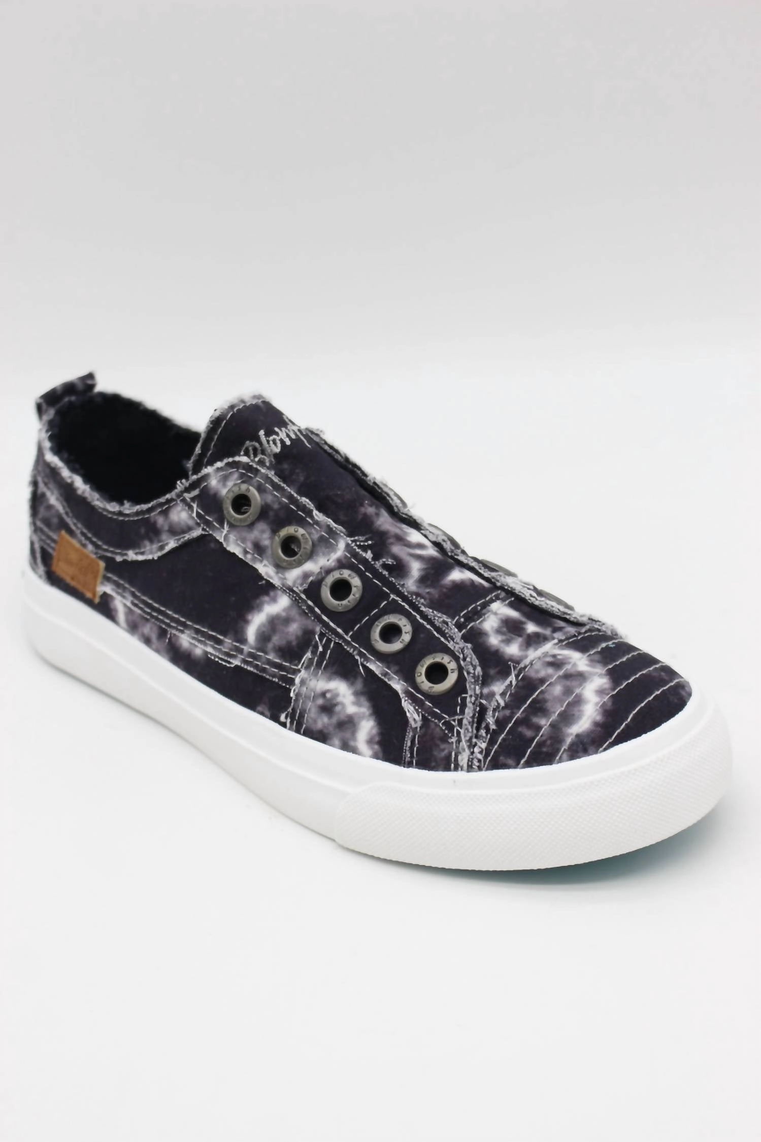Women's Play Sneakers In Shadow Tie Dye Core Cushion