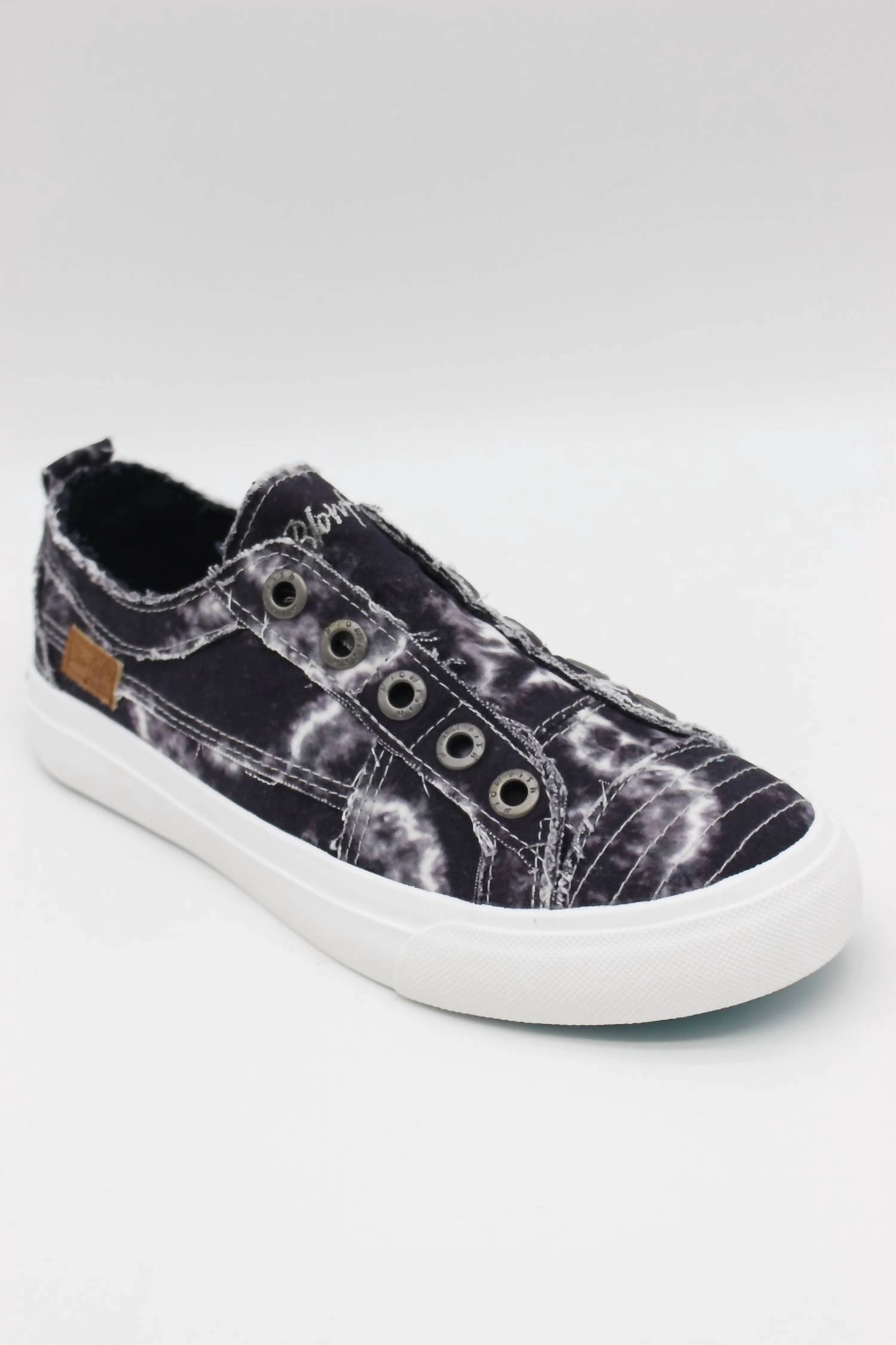Wide Toe Box Design Timeless arch Women's Play Sneakers In Shadow Tie Dye