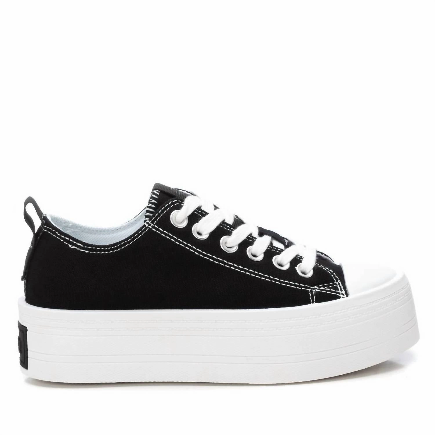 Women's Refresh Sneakers In Black Move More