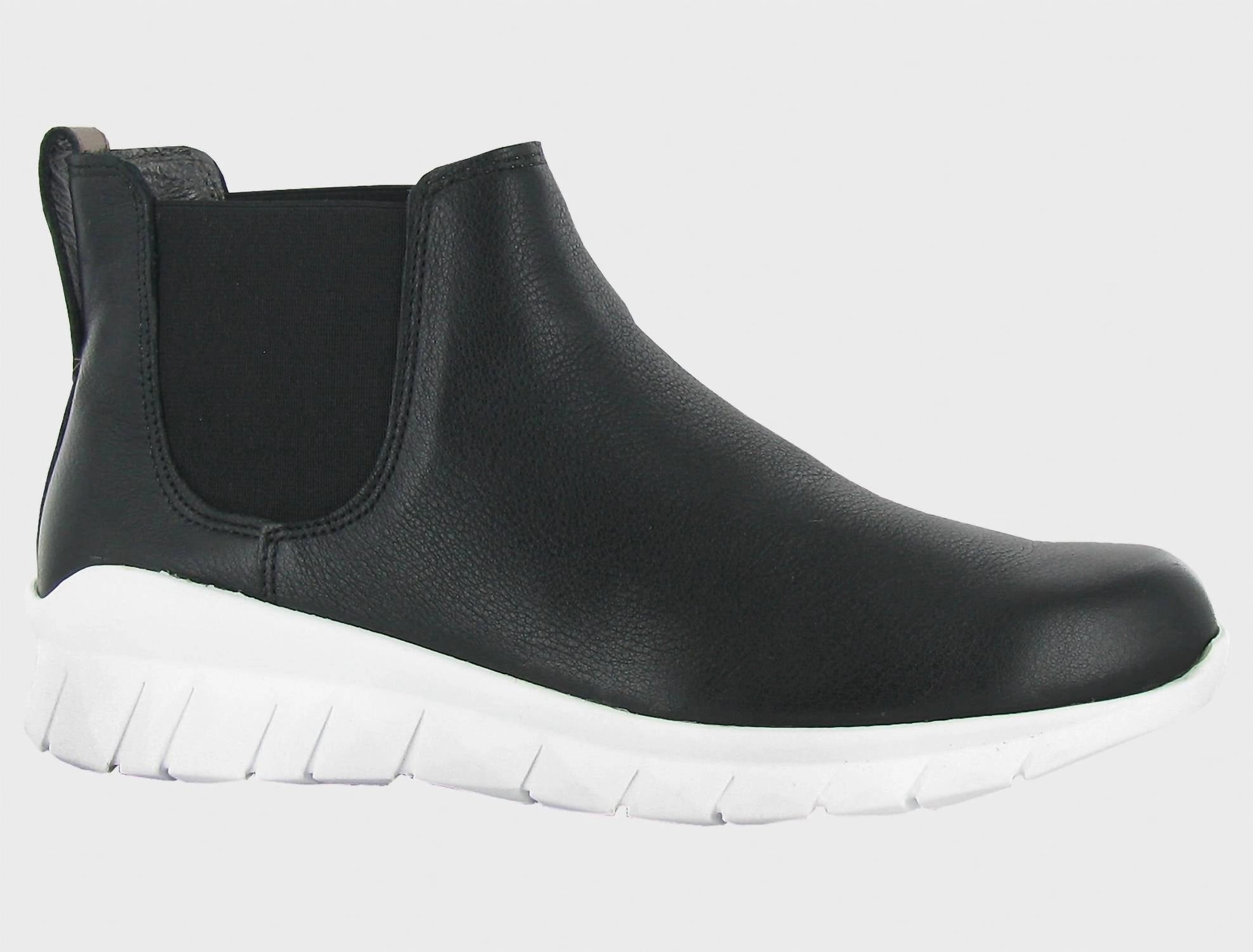 Women's Solar Sneaker In Soft Black Leather Flex Move Fast Wear