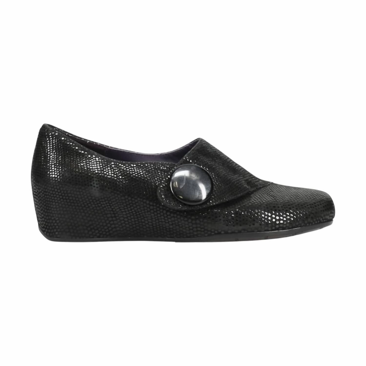 Cross Training Ready Adjustable Lace Closure Women's Yazz Sneakers In Black Suede