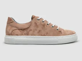 Comfortable Strapping Signature Style Women's Classic Camo Leather Sneakers In Pink