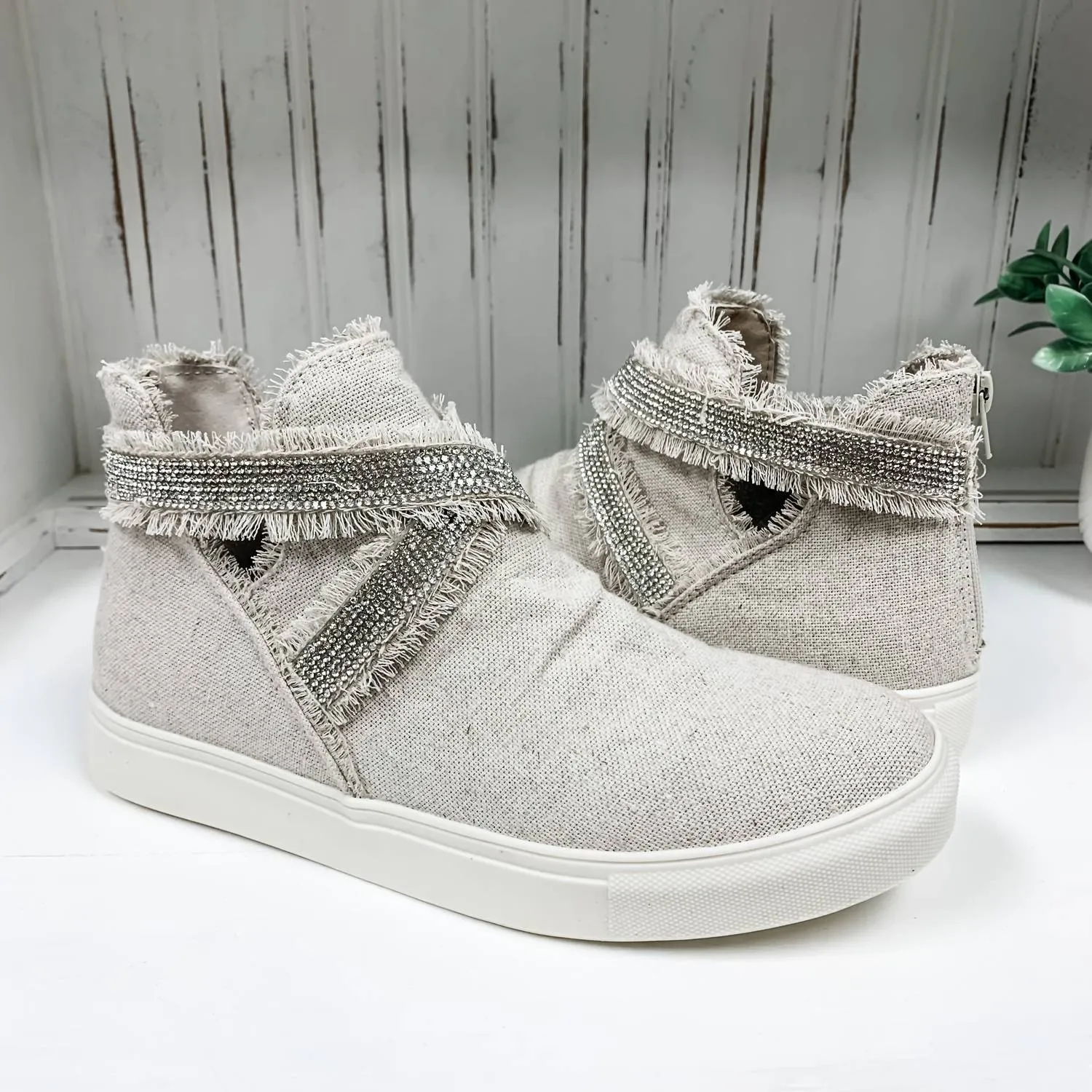 Sports-Friendly Abrasion Resistant Guardrails Women's Flora Sneaker In Natural